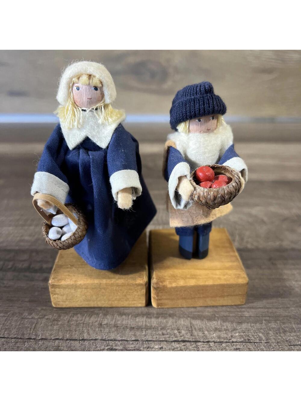 Vtg 1986 D. Helfen Peg Dolls Historical Little Folk Collectibles Family Lot of 2